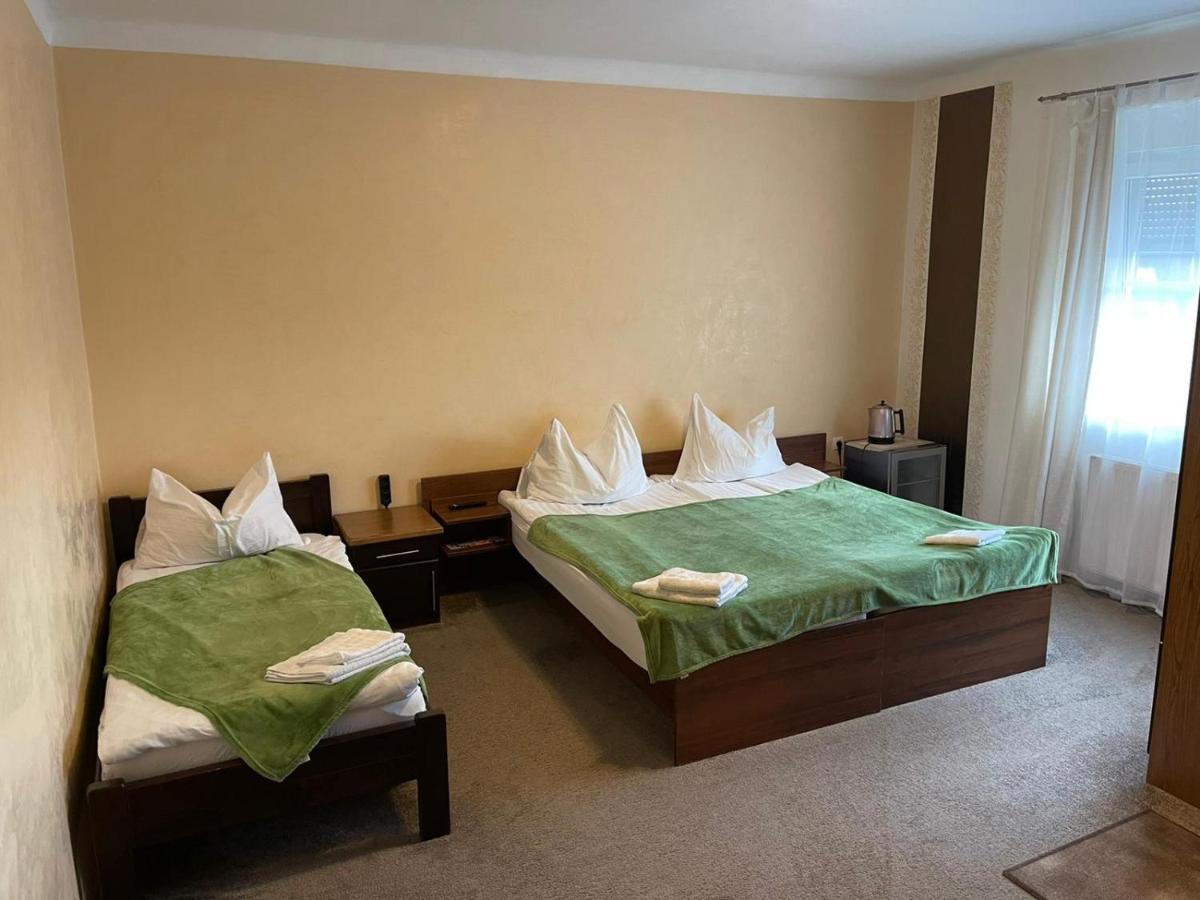451 Rooms Graz Extérieur photo